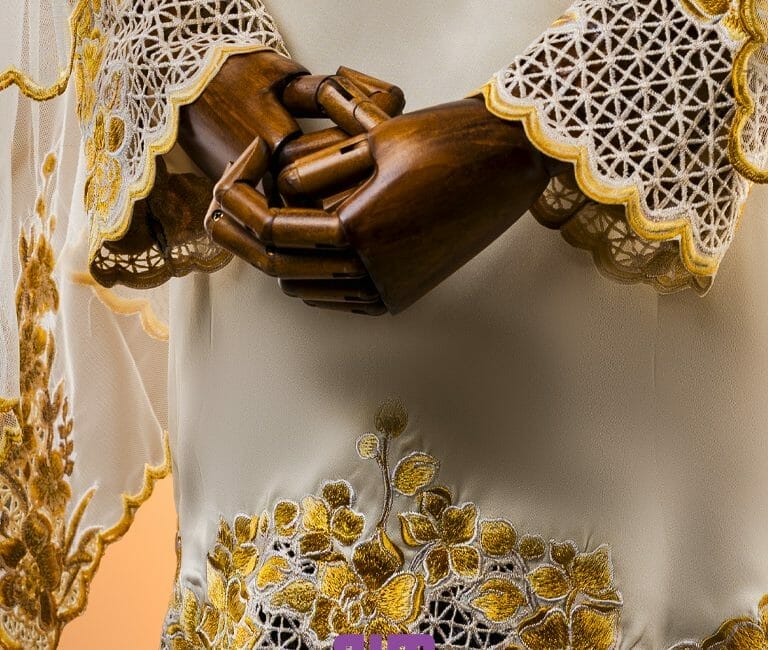 Baju Kurung Pahang Sulam Goyang Kerawang Bunga Orkid Dengan Kerawang Pagar