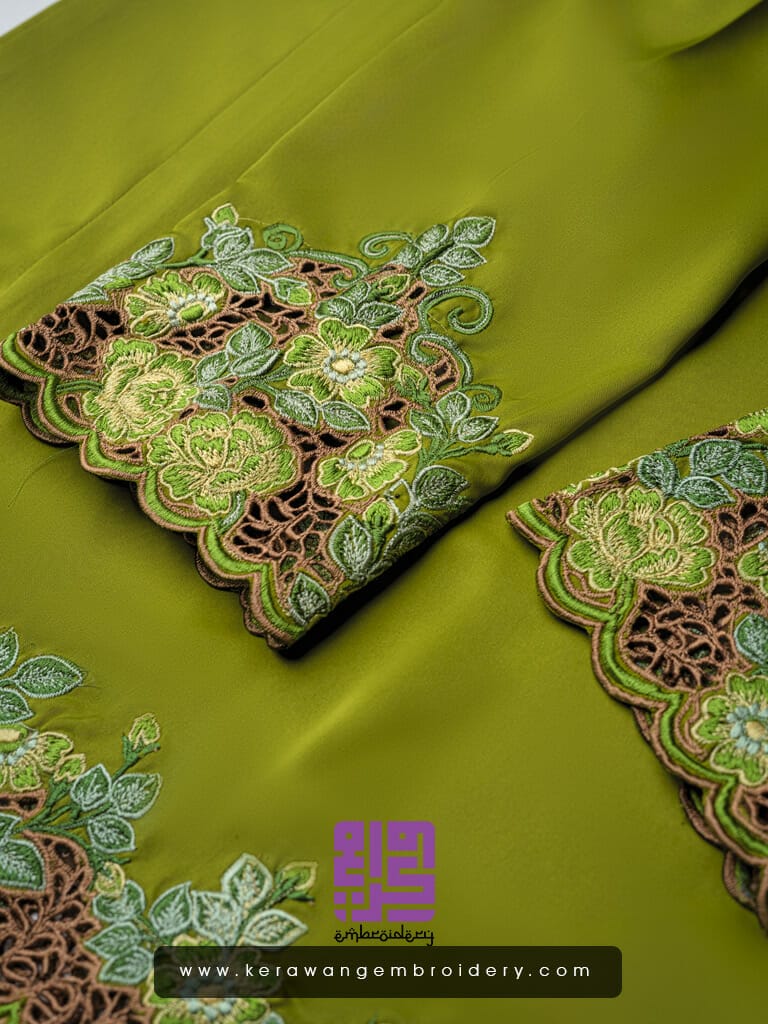 Baju Kurung Tradisi Dengan Sulam Goyang Kerawang Motif Bunga Sakura dan Jasmine
